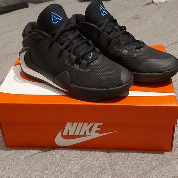 Shoes - Picture 1 of 4